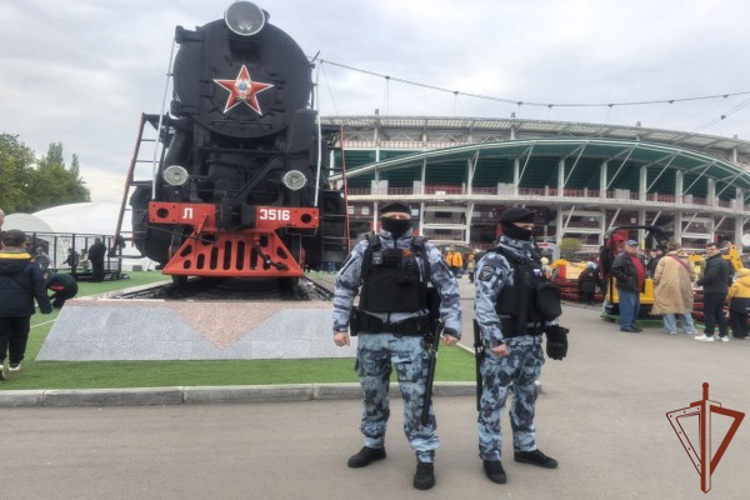 Военнослужащие и сотрудники Росгвардии обеспечили безопасность матча РПЛ в Москве