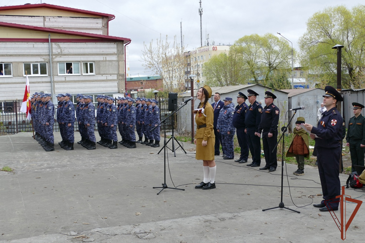 В регионах Сибири росгвардейцы провели персональные парады для ветеранов Великой Отечественной войны