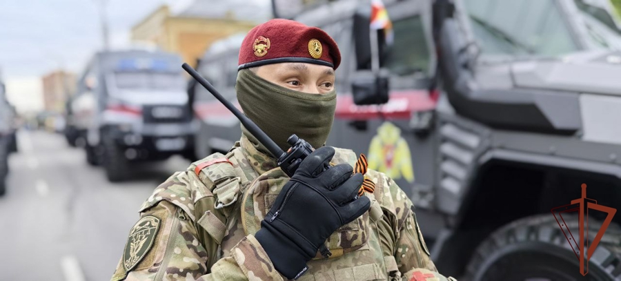 Военнослужащие и сотрудники Центрального округа Росгвардии принимают участие в праздничных мероприятиях в честь 80-летия Великой Победы