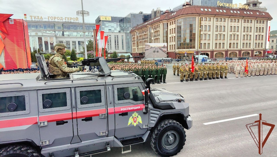 Военнослужащие и сотрудники Центрального округа Росгвардии принимают участие в праздничных мероприятиях в честь 80-летия Великой Победы