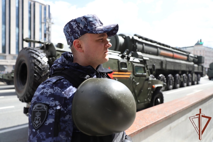 Росгвардия обеспечила общественную безопасность при праздновании Дня Великой Победы в Москве