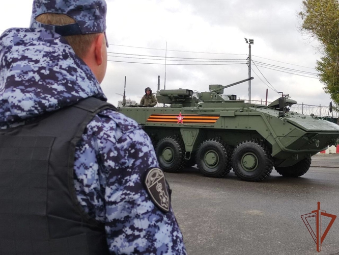 Росгвардия обеспечила общественную безопасность при праздновании Дня Великой Победы в Москве