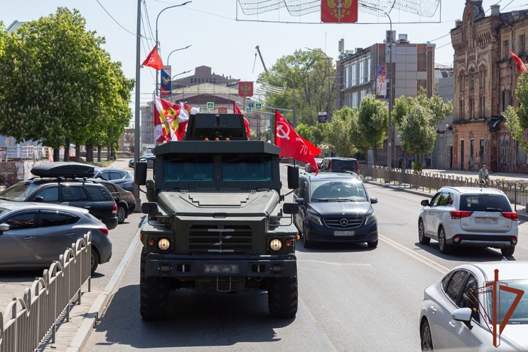 В ДНР росгвардейцы разместили на служебном транспорте и в местах несения службы символы Победы (видео) 
