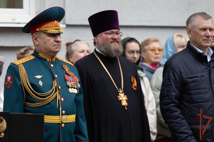 Памятную доску первому начальнику Управления внутренних войск МВД СССР по Волго-Вятской зоне генерал-лейтенанту Виталию Волкову открыли в Нижнем Новгороде (видео)