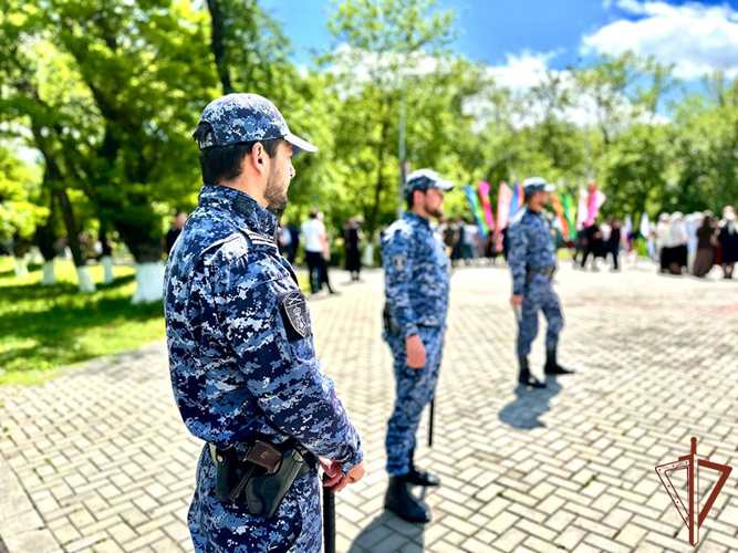 На Северном Кавказе росгвардейцы приняли участие в обеспечении общественной безопасности в День Победы