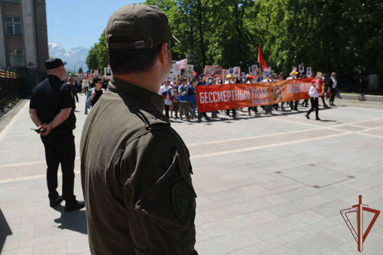 На Северном Кавказе росгвардейцы приняли участие в обеспечении общественной безопасности в День Победы