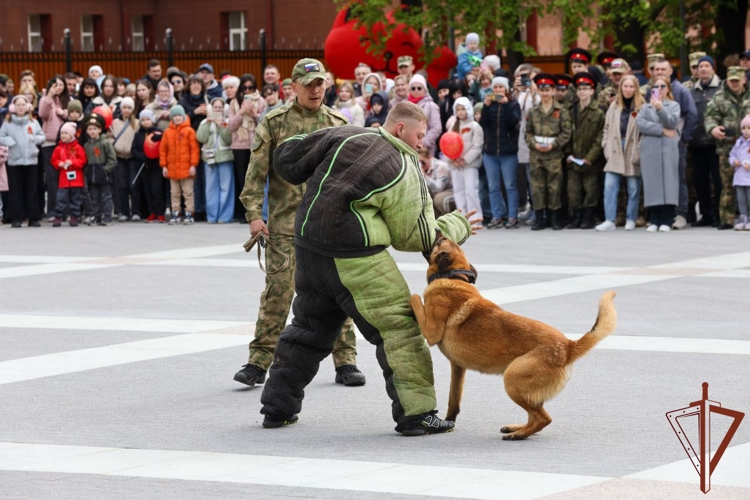 Росгвардейцы провели праздник для семей военнослужащих и сотрудников в Москве