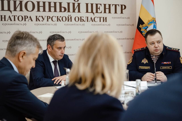 Заместитель директора Росгвардии генерал-полковник полиции Василий Сонин провел рабочую встречу с врио губернатора Курской области