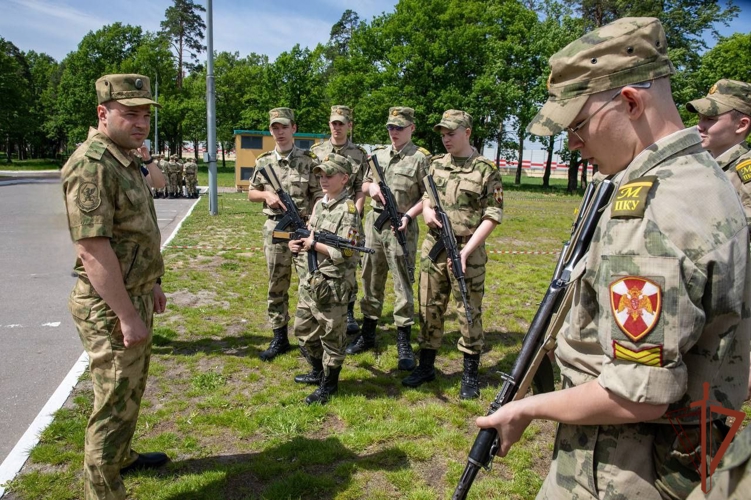 Кадеты Росгвардии успешно осваивают профессию защитника Отечества на военно-полевом сборе (видео)