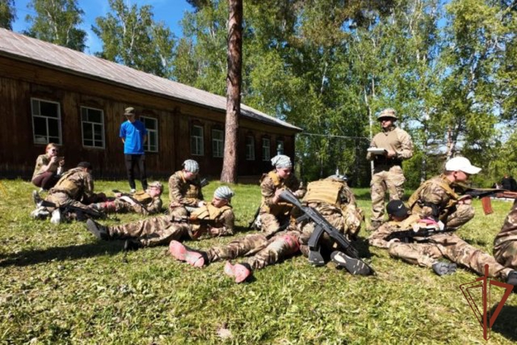 При поддержке Росгвардии в Сибири прошли региональные этапы Всероссийской военно-патриотической игры «Зарница 2.0»