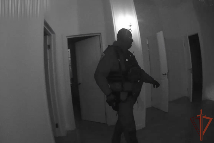Подозреваемые в мошенничестве задержаны в Подмосковье при силовой поддержке спецназа Росгвардии (видео)