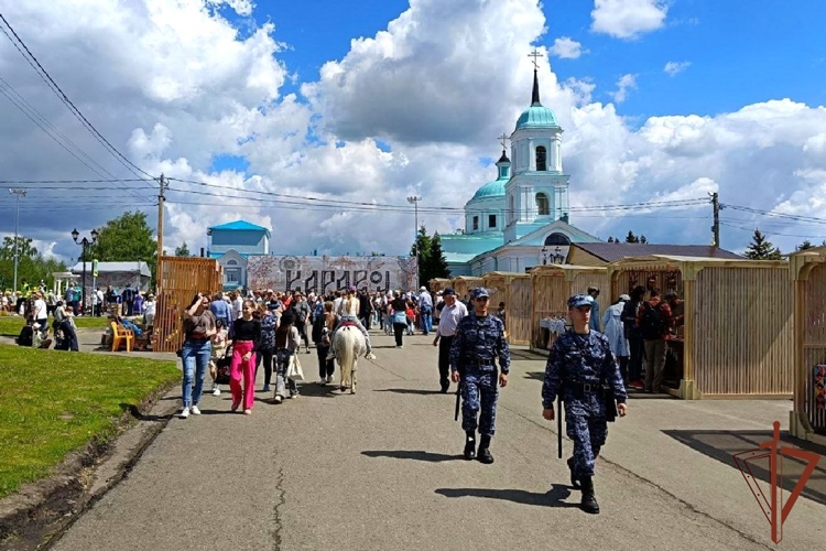 В Татарстане росгвардейцы обеспечили безопасность праздника русского фольклора 