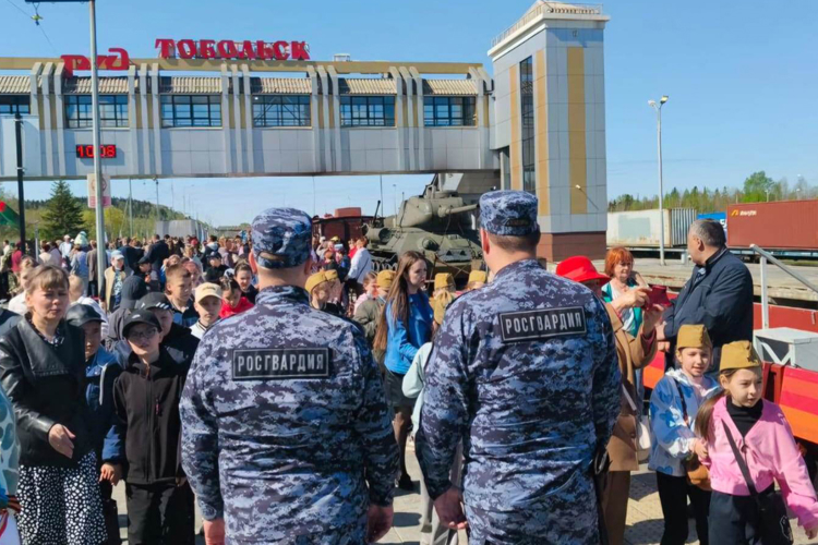 Сотрудники Росгвардии обеспечили безопасность прибытия «Эшелона Победы» в Тюменскую область