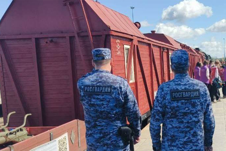 Сотрудники Росгвардии обеспечили безопасность прибытия «Эшелона Победы» в Тюменскую область