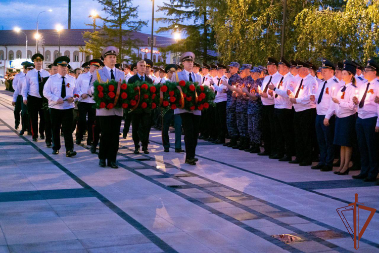 Мероприятия ко Дню памяти и скорби прошли в Сибирском округе Росгвардии