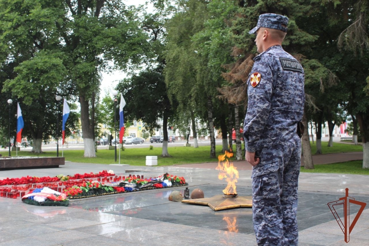 Посвященные Дню памяти и скорби мероприятия прошли в Северо-Западном округе Росгвардии 