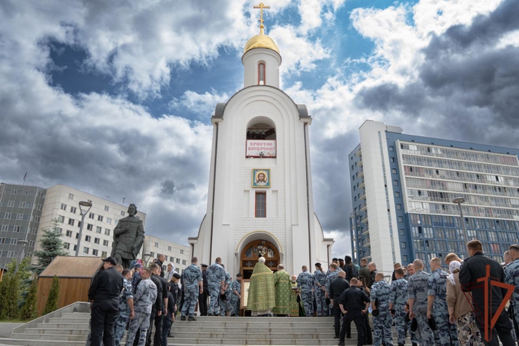 В московском храме при ОМОН «Авангард» прошла встреча с чудотворной иконой Божией Матери «Троеручица»  
