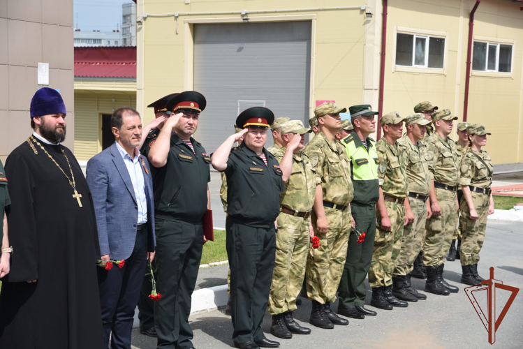 Военнослужащие Росгвардии в Новосибирской области открыли мемориал погибшим воинам-автомобилистам