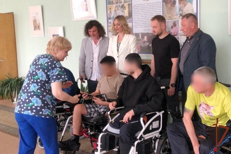 В Санкт-Петербурге представители Росгвардии приняли участие в проведении концерта для ветеранов СВО