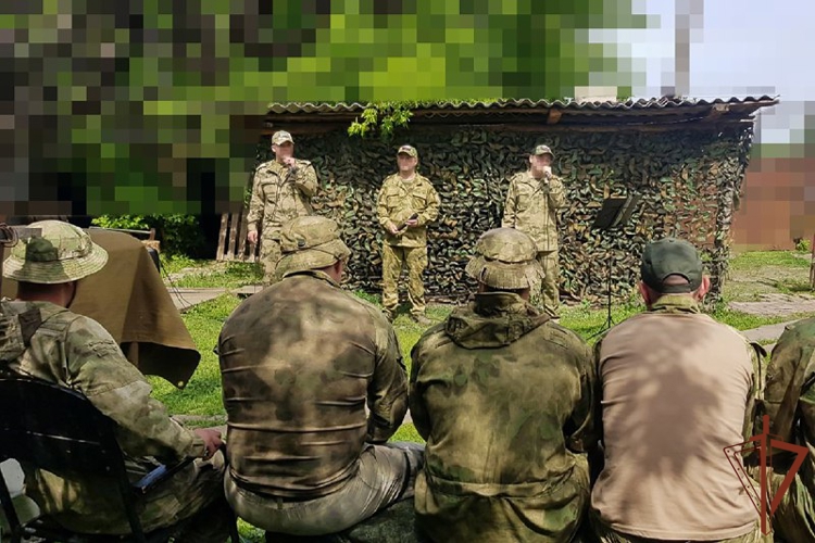В ЛНР состоялись выступления концертной бригады ансамбля песни и пляски Центрального округа Росгвардии (видео)