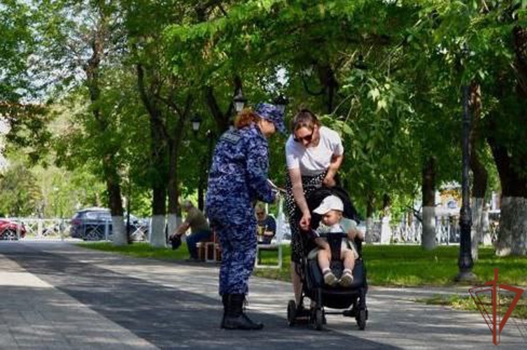 Росгвардейцы участвуют в торжествах ко Дню России по всей стране