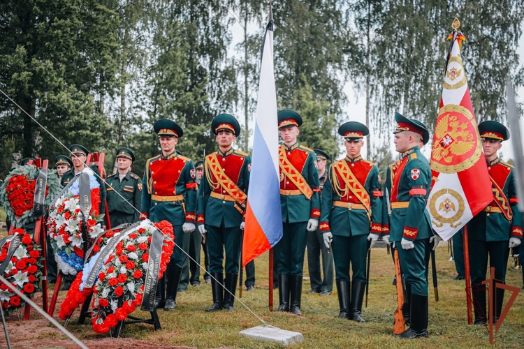 Росгвардейцы отдали воинские почести на похоронах ветерана Великой Отечественной войны полковника в отставке Владимира Слепова