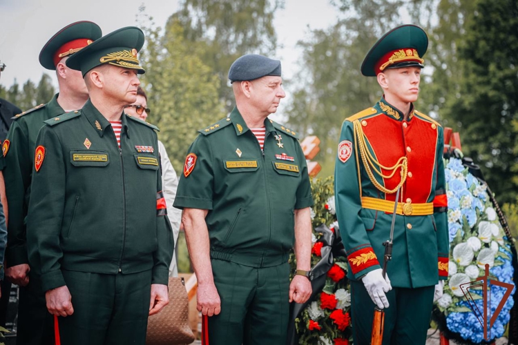 Росгвардейцы отдали воинские почести на похоронах ветерана Великой Отечественной войны полковника в отставке Владимира Слепова