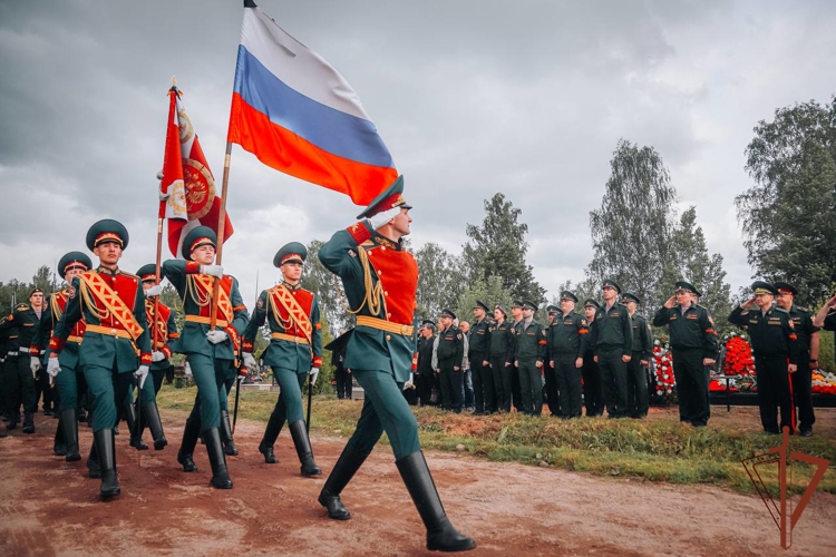 Росгвардейцы отдали воинские почести на похоронах ветерана Великой Отечественной войны полковника в отставке Владимира Слепова