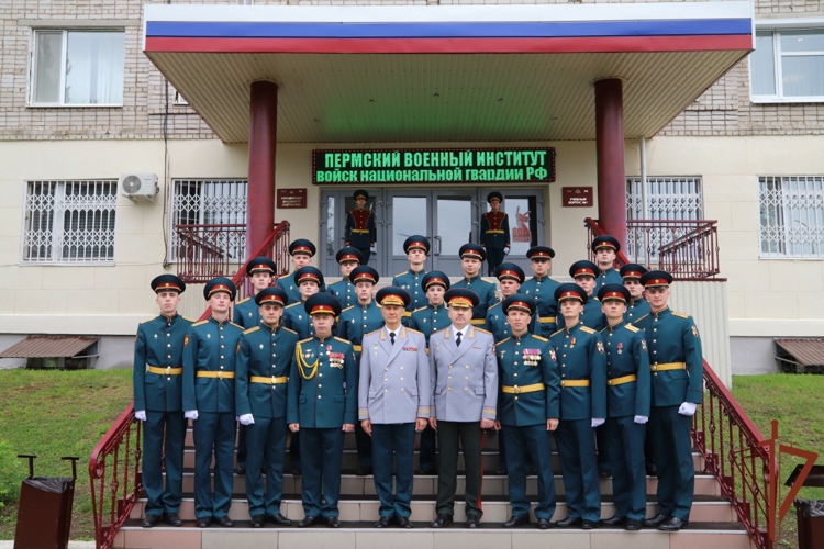 В Пермском военном институте Росгвардии состоялся выпуск молодых офицеров (видео)