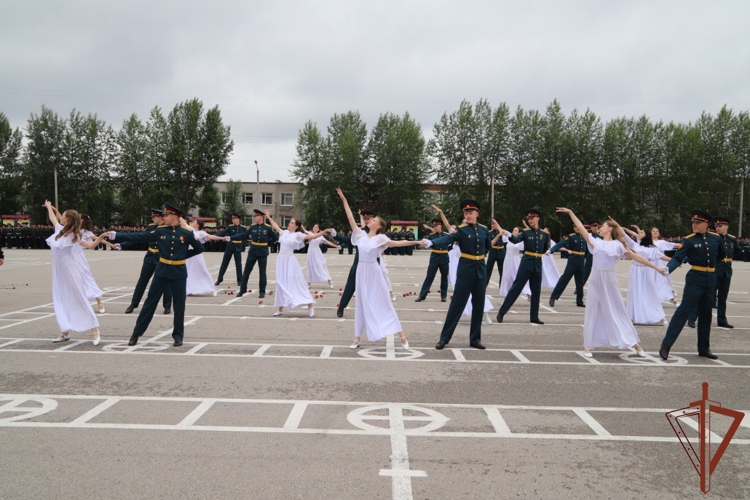В Пермском военном институте Росгвардии состоялся выпуск молодых офицеров (видео)