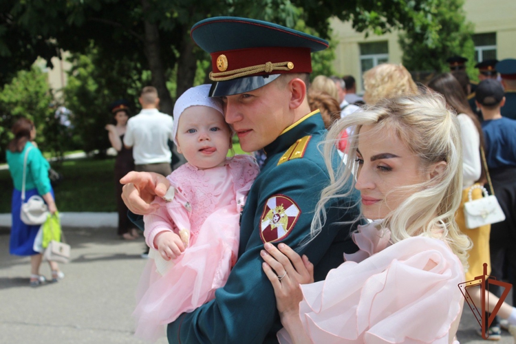 В Саратовском военном ордена Жукова Краснознаменном институте войск национальной гвардии состоялся выпуск молодых офицеров (видео)