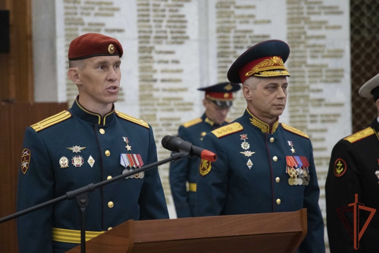Герой России генерал-полковник Сергей Бойко поздравил выпускников Общевойсковой академии ВС РФ