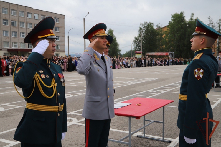 В Пермском военном институте Росгвардии состоялся выпуск молодых офицеров (видео)