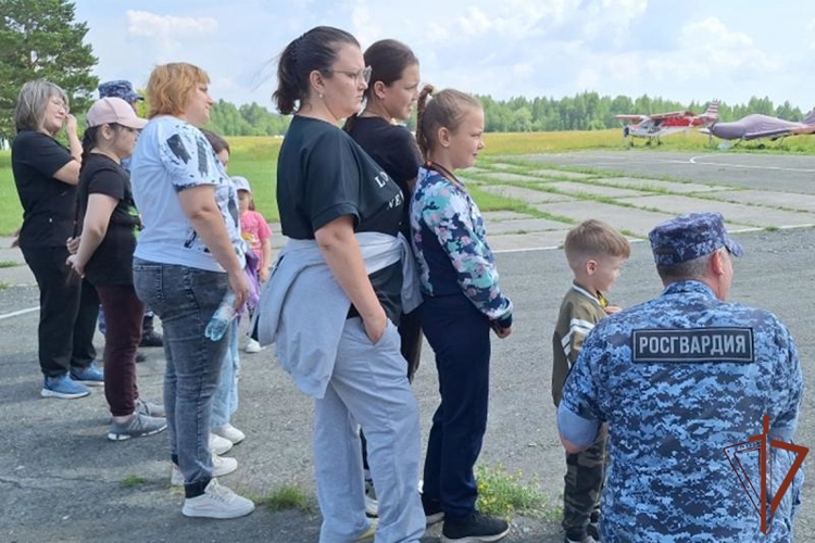 На Урале продолжаются мероприятия всероссийского проекта «Каникулы с Росгвардией» (видео)