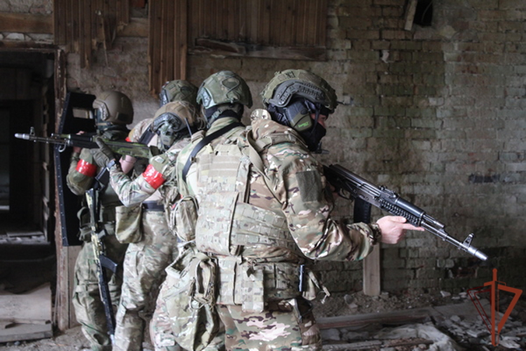 В Вологодской области сотрудники спецподразделений Росгвардии провели тактико-специальную тренировку (видео)