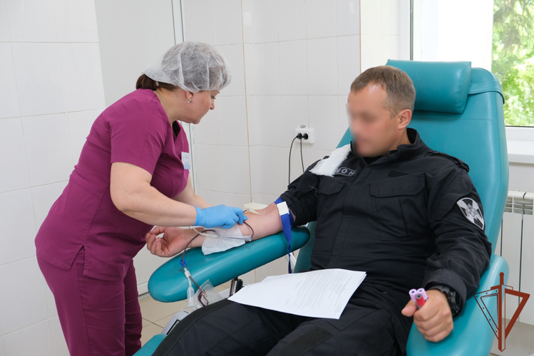 Росгвардейцы сдали кровь для медицинских учреждений Курской области