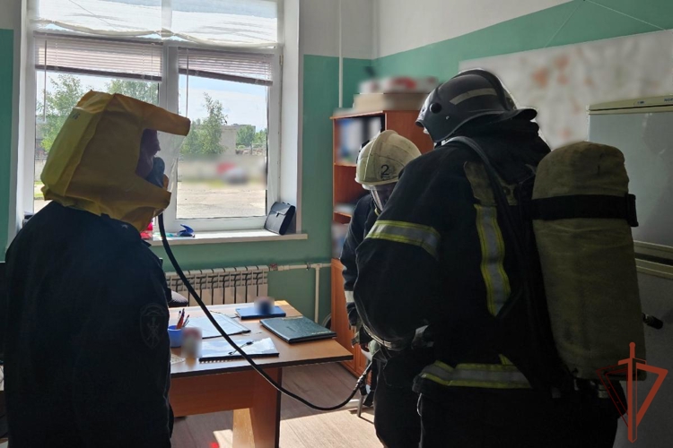Совместное пожарно-тактическое учение Росгвардии и МЧС России прошло в Великом Новгороде