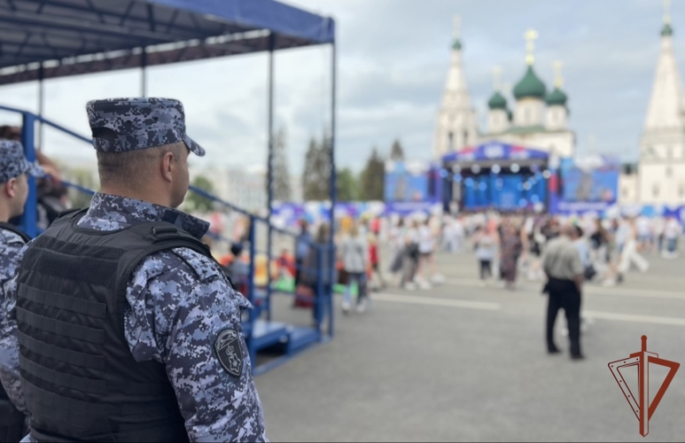 Росгвардейцы обеспечили правопорядок во время празднования Дня города Ярославля
