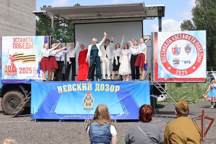 В Санкт-Петербурге росгвардейцы провели фестиваль «Эстафета Победы», посвященный 80-летию Великой Победы