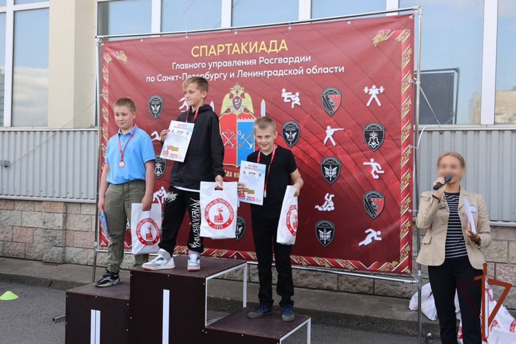 В Санкт-Петербурге росгвардейцы провели фестиваль «Эстафета Победы», посвященный 80-летию Великой Победы