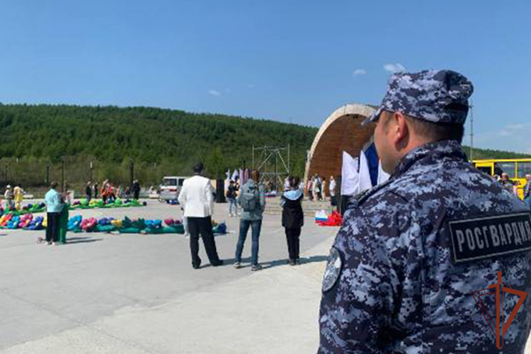 На Дальнем Востоке росгвардейцы приняли участие в мероприятиях ко Дню России