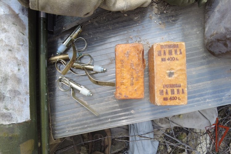 Росгвардейцы обнаружили тайник с боеприпасами в пригороде Луганска (видео)
