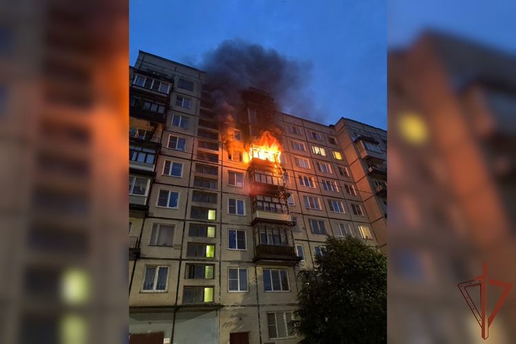 В Ленинградской области росгвардейцы обнаружили возгорание в жилом доме и эвакуировали жильцов 