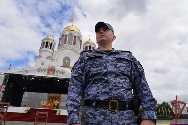 Сотрудники Росгвардии обеспечили безопасность международного православного фестиваля «Царские дни» в Екатеринбурге