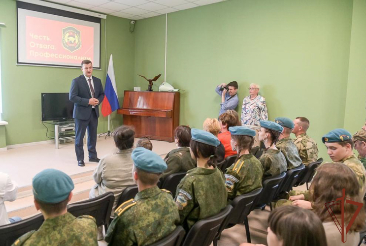 Росгвардейцы почтили память героев на Урале