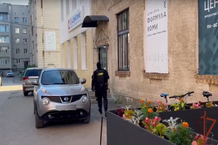 При силовой поддержке спецназа Росгвардии проведены оперативные мероприятия в сыктывкарском независимом пространстве «Револьт-центр»