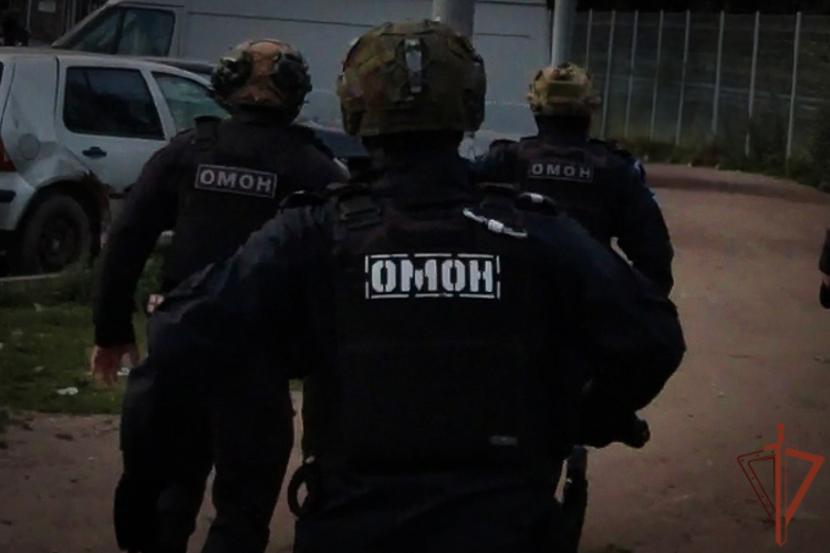 При участии ОМОН Росгвардии проведен рейд по соблюдению миграционного законодательства в Подмосковье (видео)