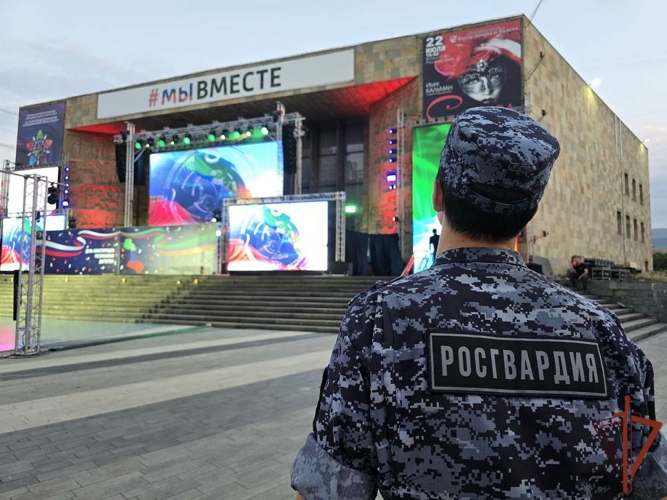 Росгвардейцы обеспечили правопорядок на праздновании Дня Конституции Республики Дагестан