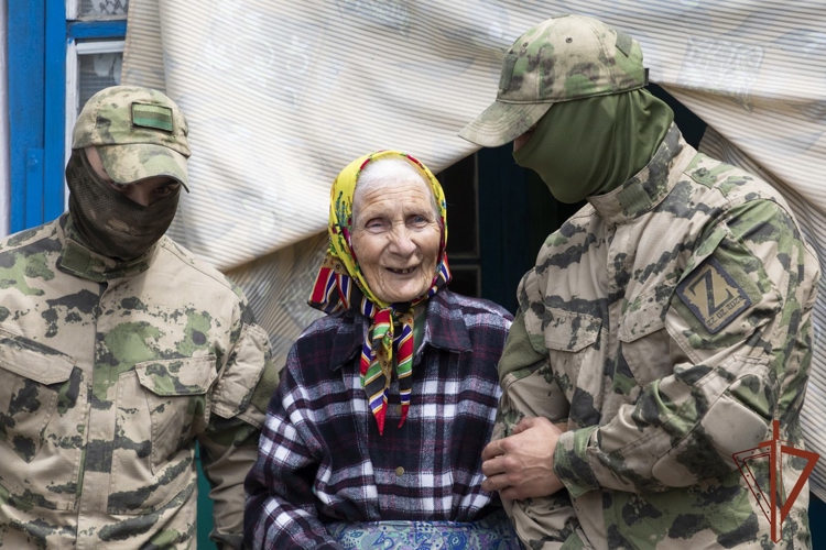 В ЛНР росгвардейцы оказали адресную помощь ветеранам Великой Отечественной войны (видео)