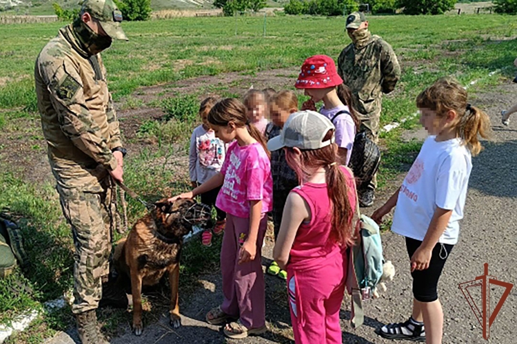 Ведомственная акция «Каникулы с Росгвардией» проходит в ЛНР